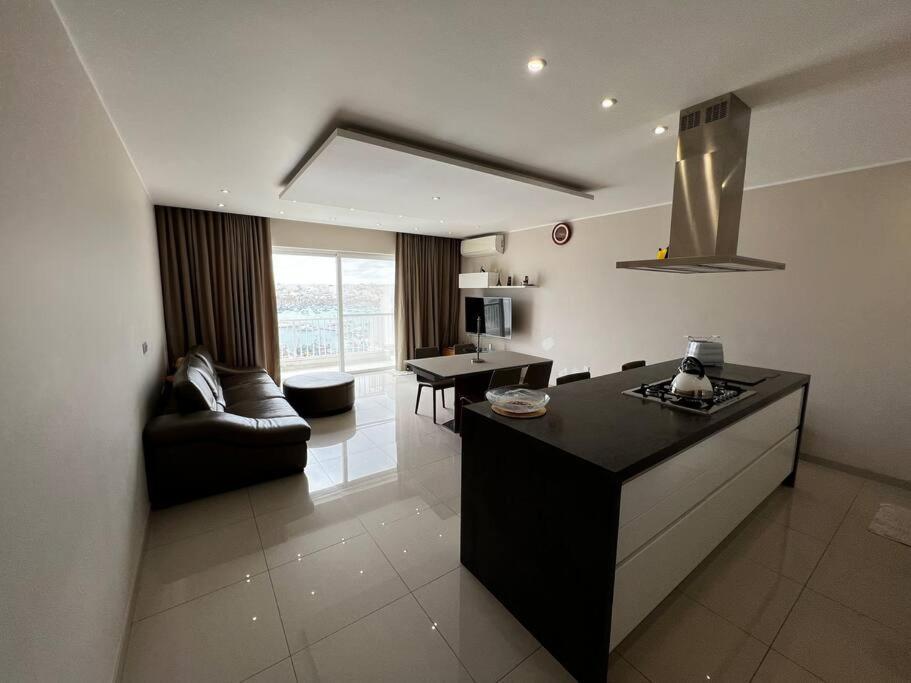 Seaview 2 Bedroom Penthouse Appartamento *