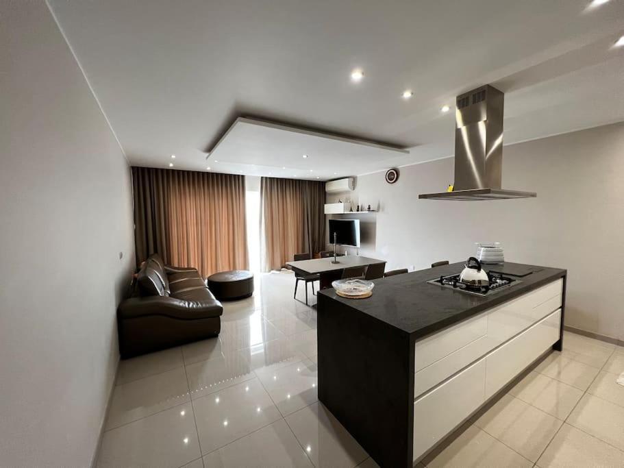 Seaview 2 Bedroom Penthouse Appartamento